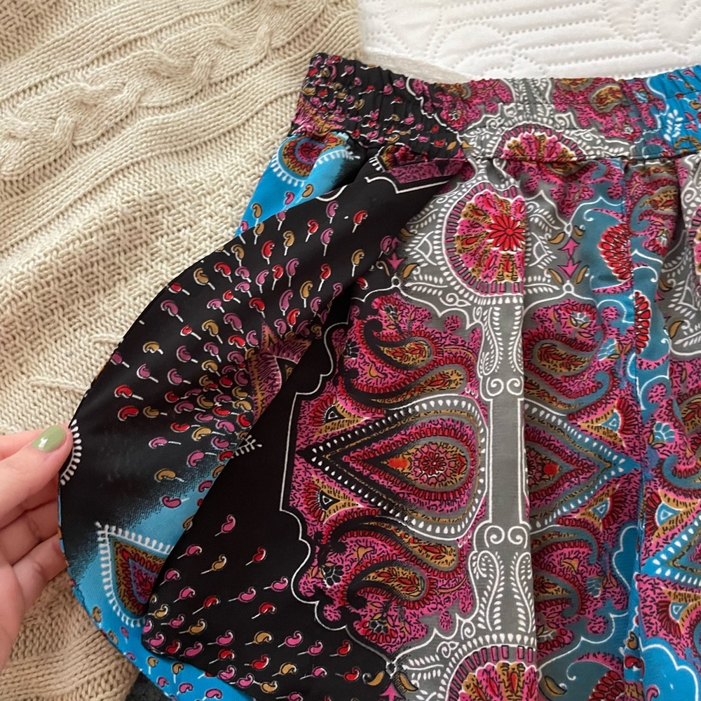Patterned shorts - Picture 2 of 3
